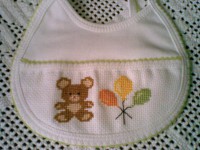 /album/ponto-de-cruz-infantil/babete-em-ponto-de-cruz-jpg/